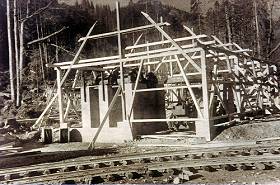 Der Blecksteinaufzug im Bau. Auf den Fundamenten ruht heute das Bleckstein-Haus