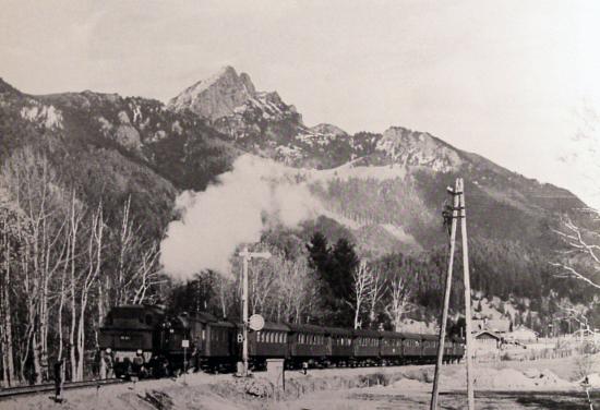 78105 bei der Ausfahrt aus Fischbachau ca 1950