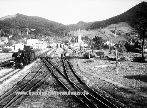Die ausgedehnten Gleisanlagen im Bahnhof Schliersee 1960. Im Hintergrund der Lokschuppen und rechts ist noch die Drehscheibe erkennbar